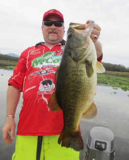 Ric Yonkin with his El Salto giant!