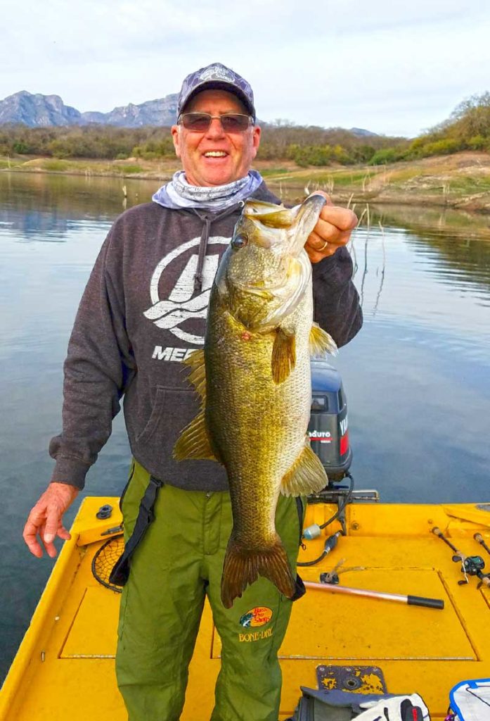 Fishing Lake El Salto in Mexico